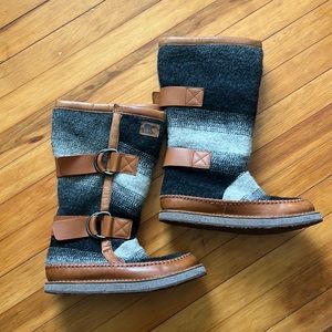 LIKE NEW Sorel Boots Size 8